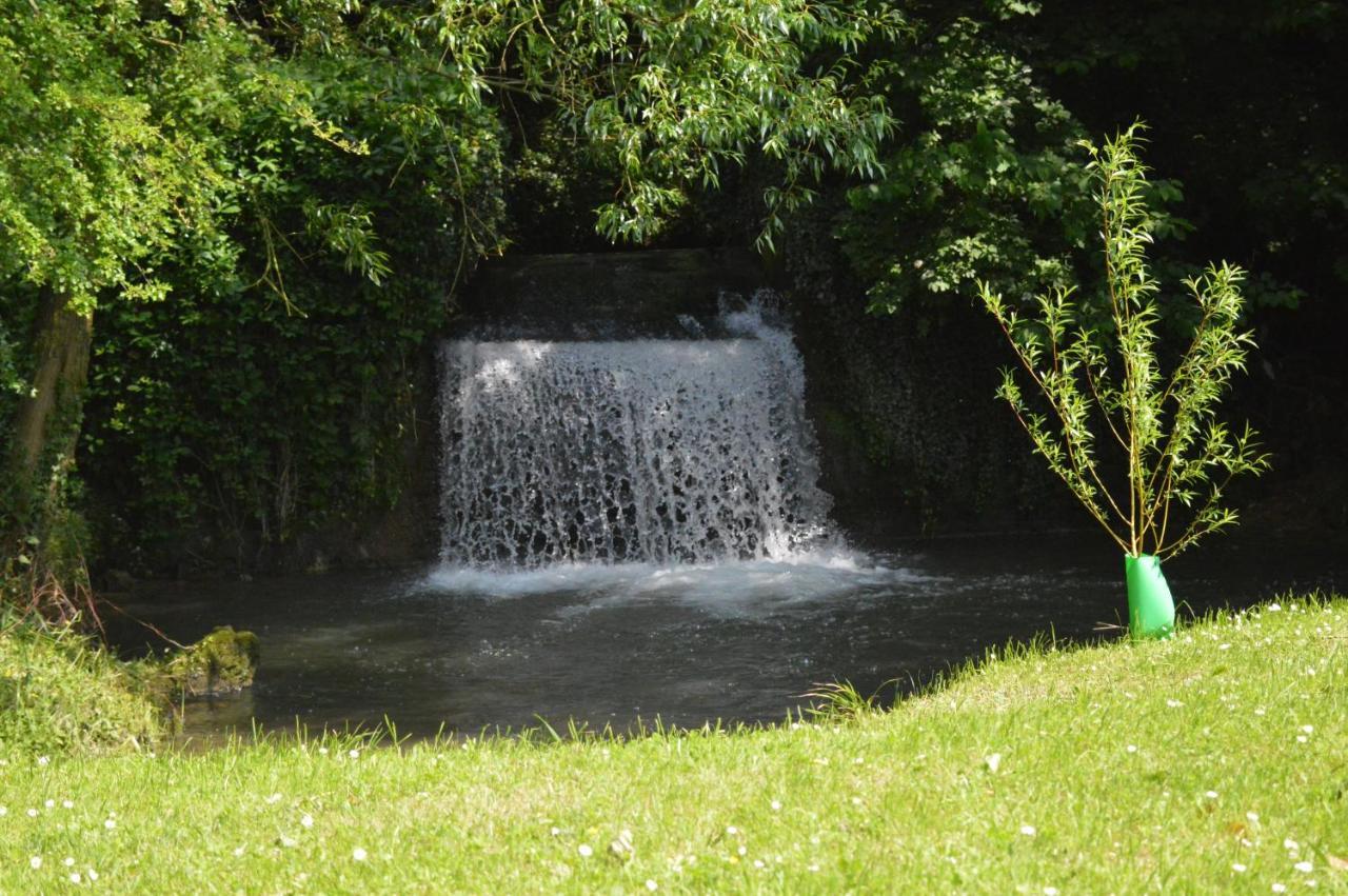 Les Gites Insolites De La Cascade Lespesses Exteriér fotografie